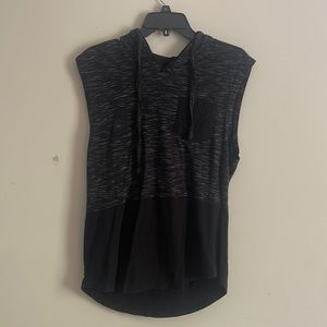 MENS ATHLETIC ROCAWEAR SHORTS AND SLEEVELESS HOODED SHIRT